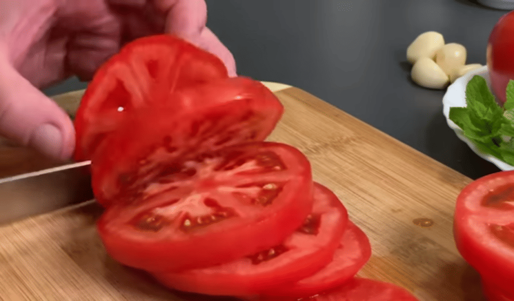 ilustrasi iris tomat (youtube.com/Magic of taste)