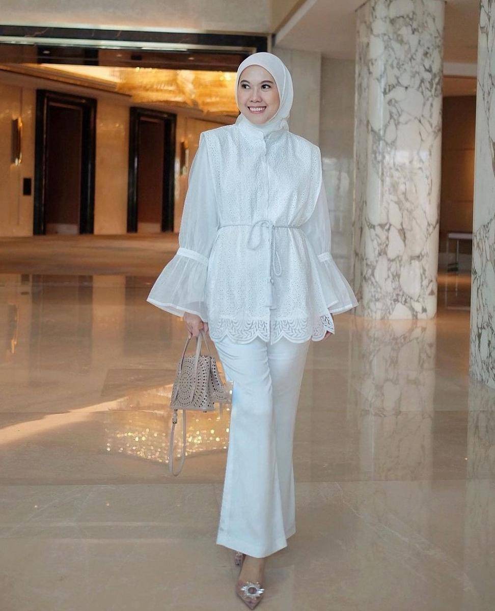 Gaya kondangan Vita Nurvitasari (instagram.com/vita.nurvitasari)