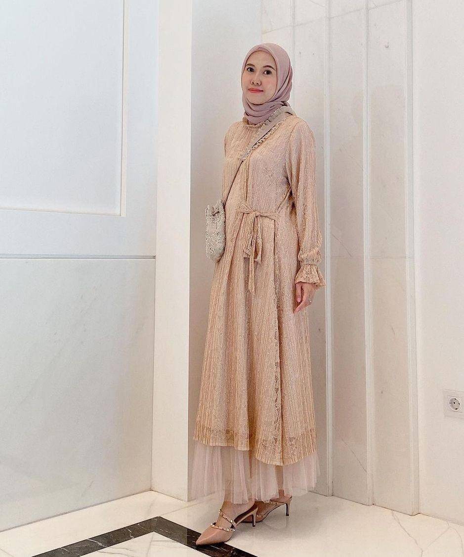 Gaya kondangan Vita Nurvitasari (instagram.com/vita.nurvitasari)