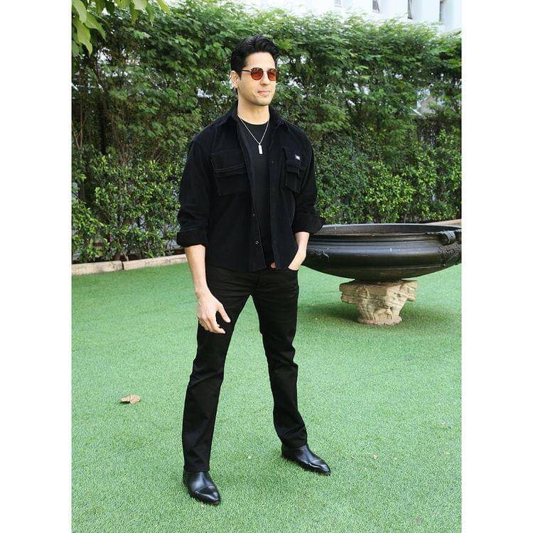 Sidharth Malhotra (instagram.com/sidmalhotra)