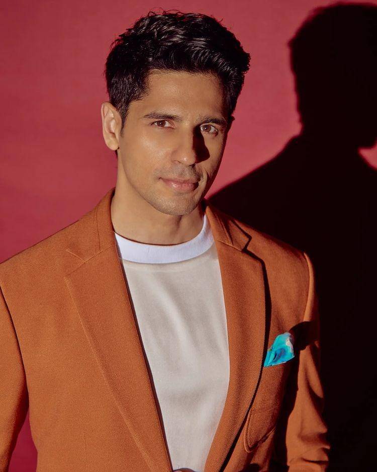 Sidharth Malhotra (instagram.com/sidmalhotra)