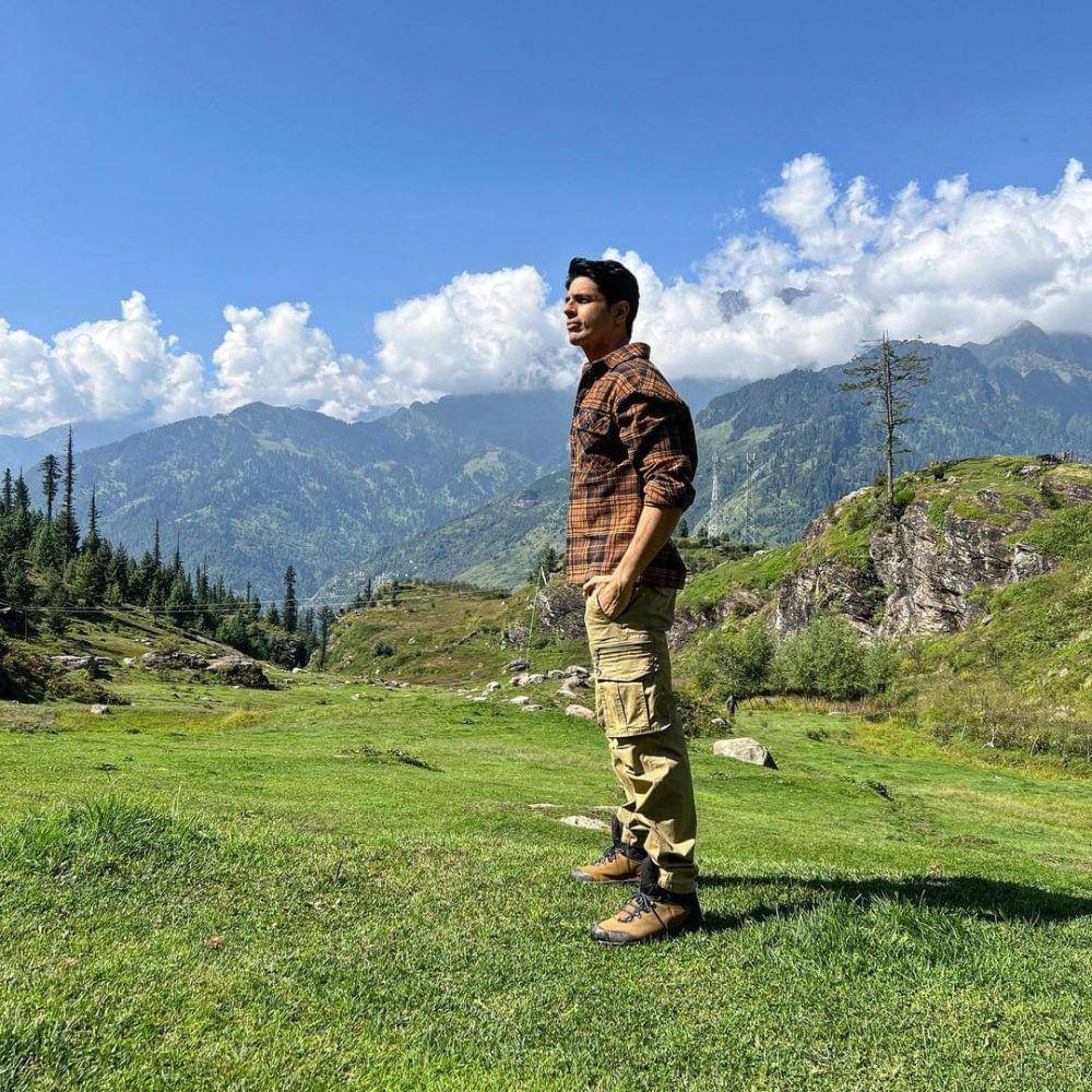 Sidharth Malhotra (instagram.com/sidmalhotra)