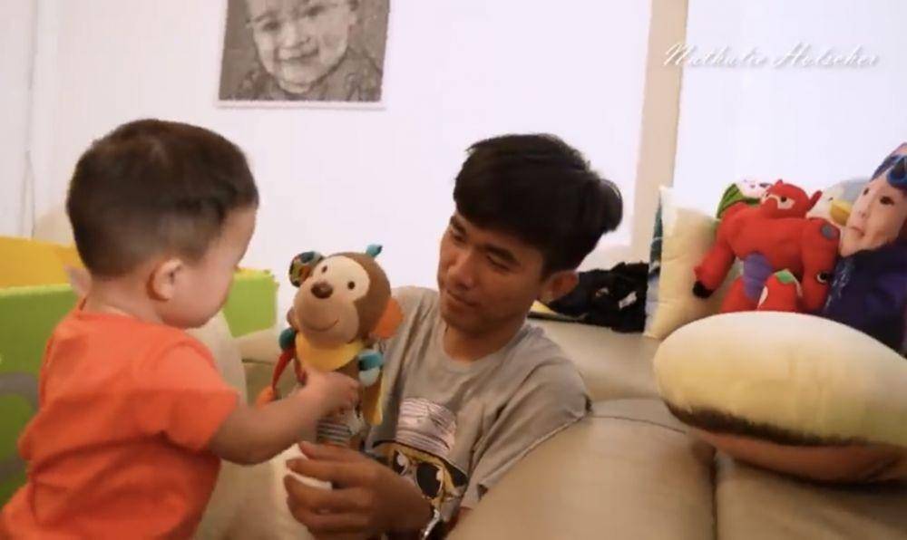 momen Tiko asuh Adzam anak Sule dan Nathalie Holscher (youtube.com/NathalieHolscher)