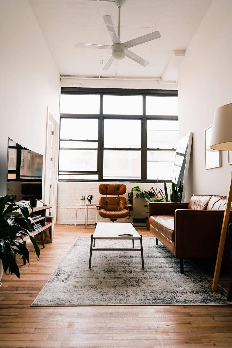 ide karpet untuk ruang tamu (unsplash.com/@oxendine_)