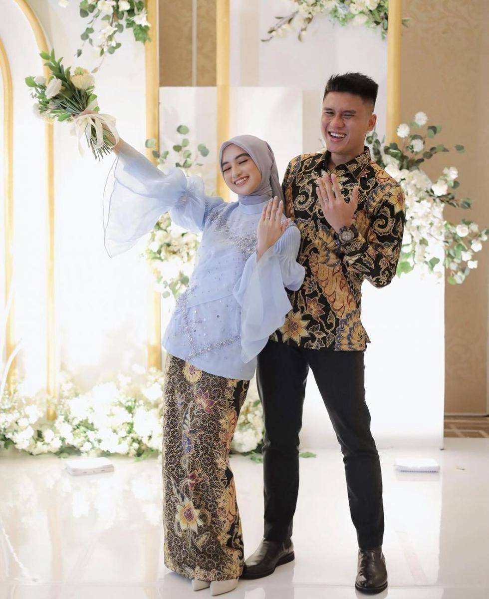 Kebaya blus bernuansa cerah ala Olivia Finda (instagram.com/oliviafindas)