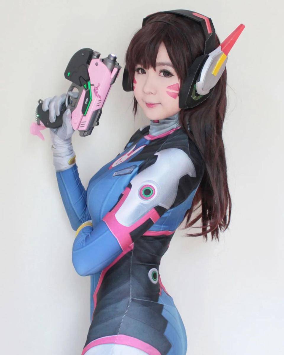 Punipun sebagai D.Va (instagram.com/punipun7)