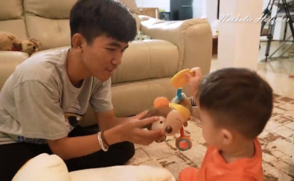 momen Tiko asuh Adzam anak Sule dan Nathalie Holscher (youtube.com/NathalieHolscher)