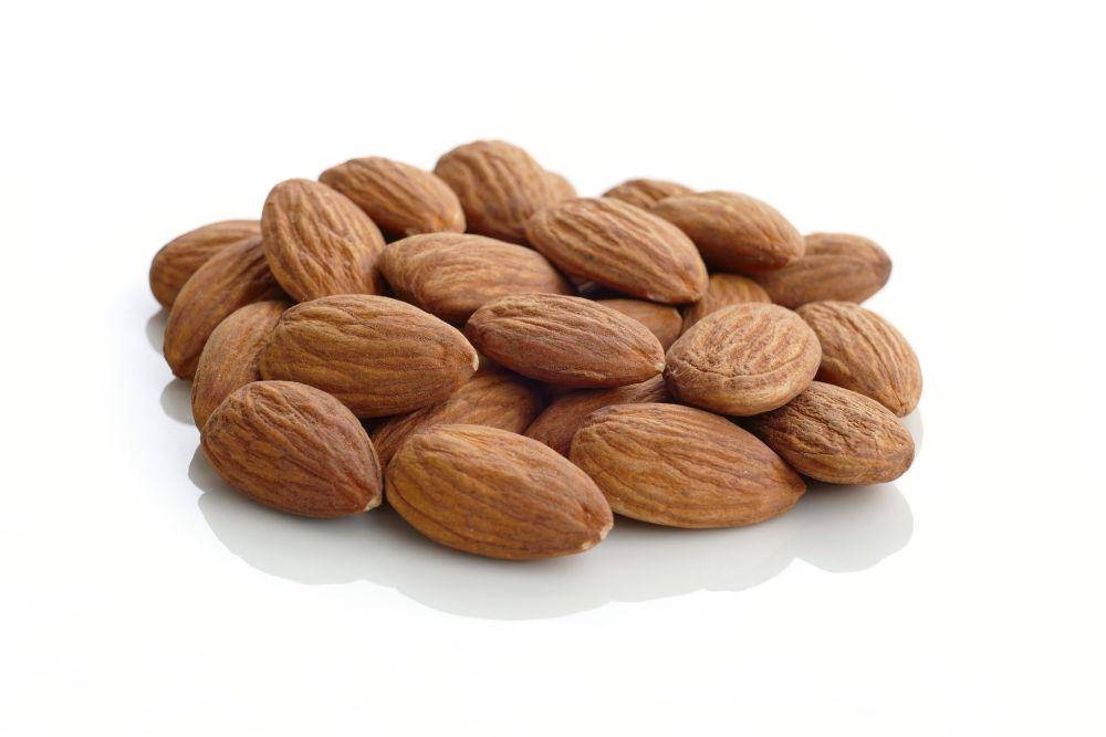 kacang almond (pixabay.com/pictavio)