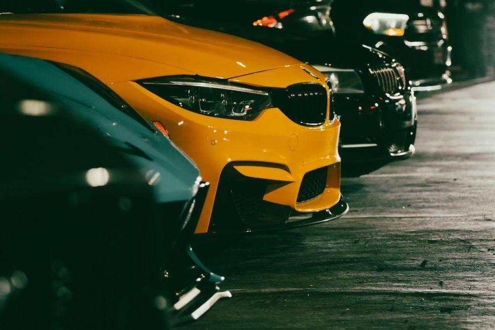 ilustrasi jejeran mobil sport (pexels.com/Justin Luck)