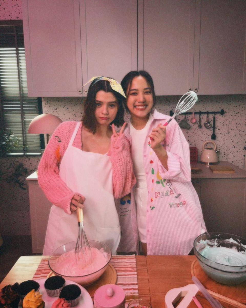 Becky Armstrong dan Freen Sarocha (twitter.com/srchafreen)