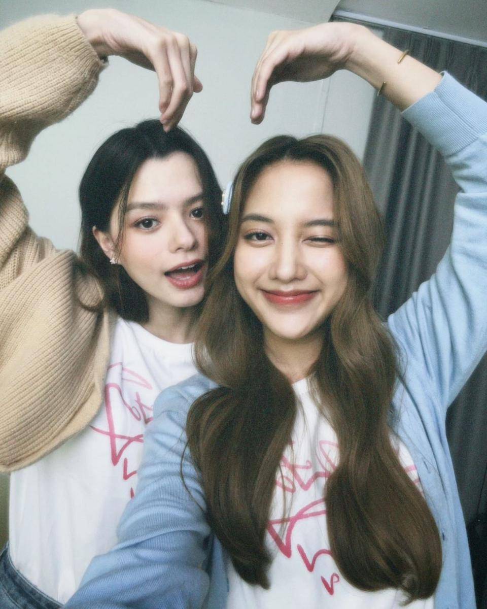 Becky Armstrong dan Freen Sarocha (twitter.com/srchafreen)