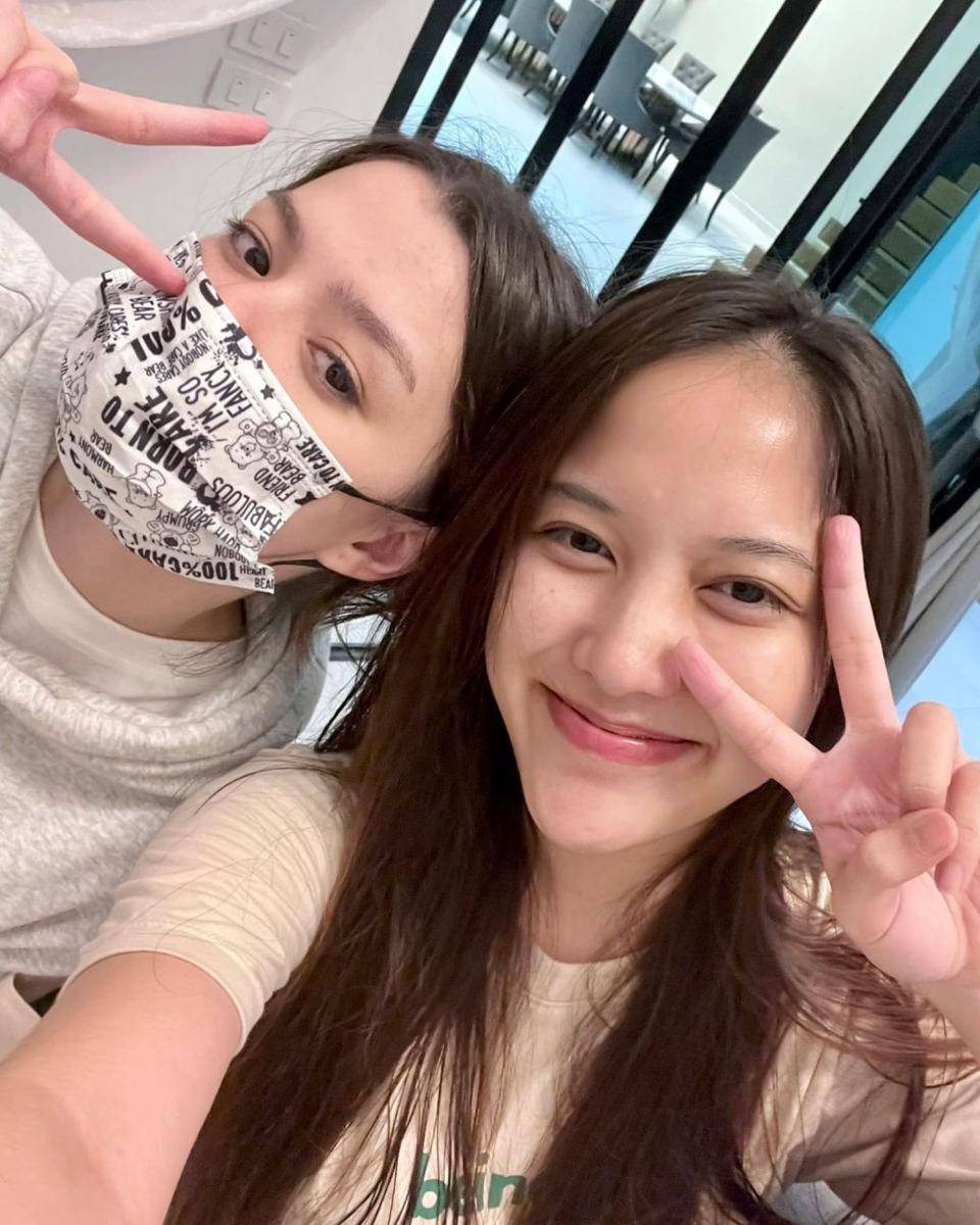 Becky Armstrong dan Freen Sarocha (twitter.com/srchafreen)