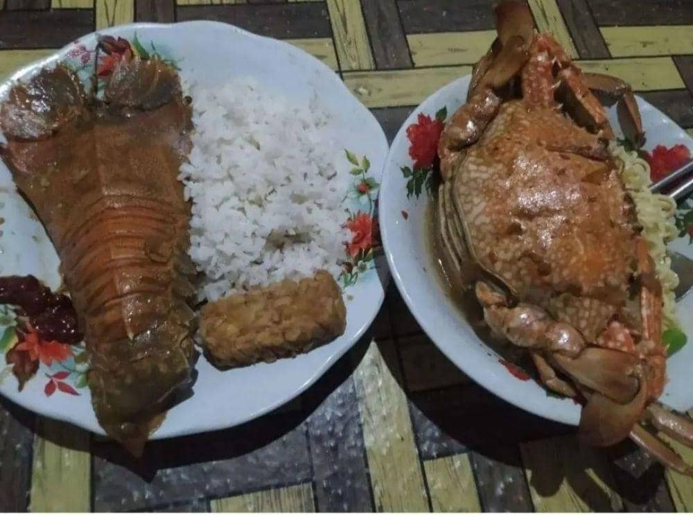 makanan warga nyeleneh (instagram.com/wkwkland_real)