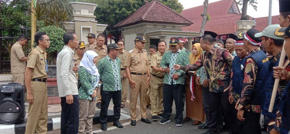 Ratusan Kades di Lamongan Demo ke Jakarta, Minta Jabatan Diperpanjang