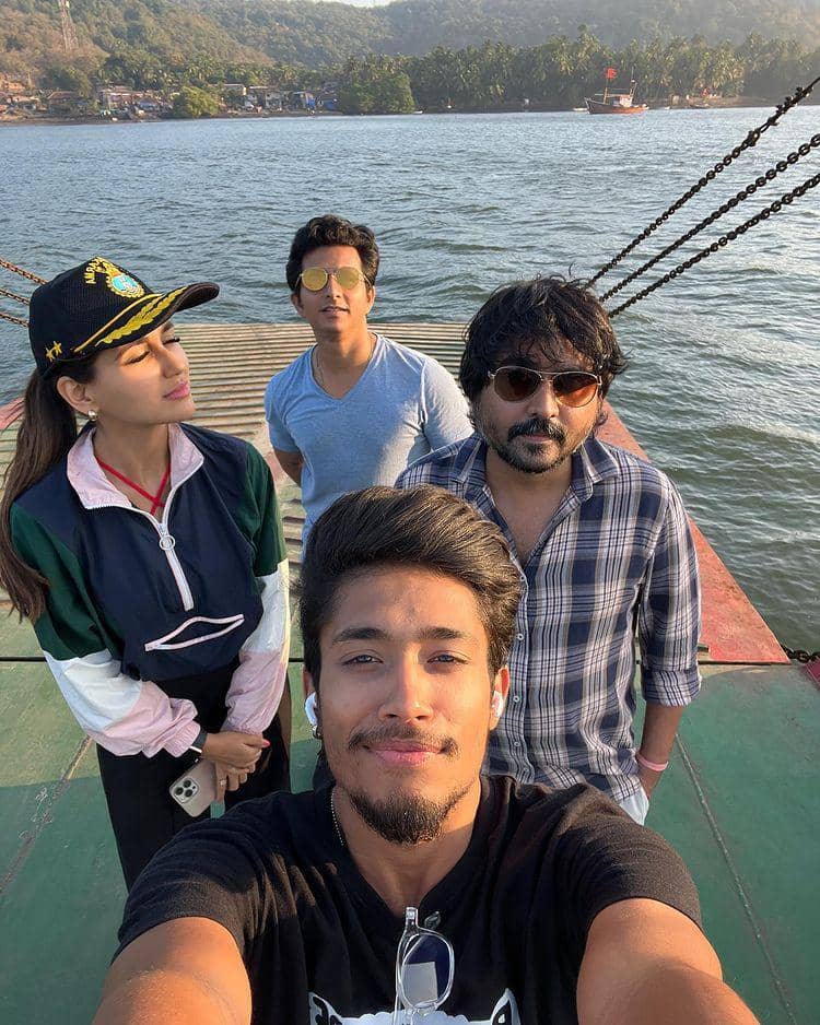 Nikita Dutta dan rekan artis (instagram.com/nikifying)