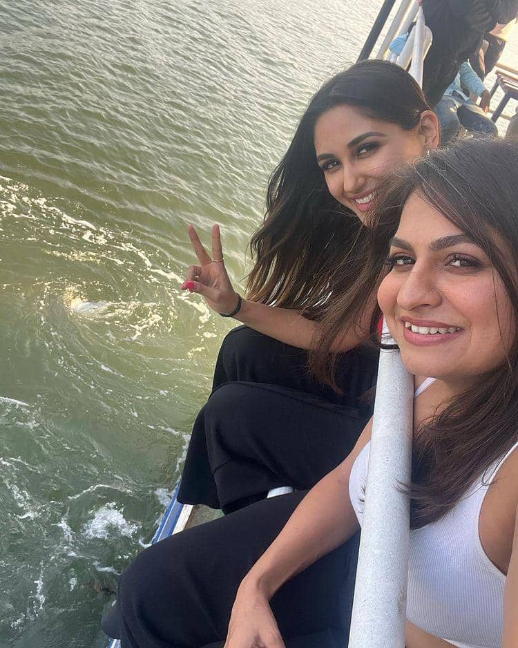 Nikita Dutta dan rekan artis (instagram.com/nikifying)