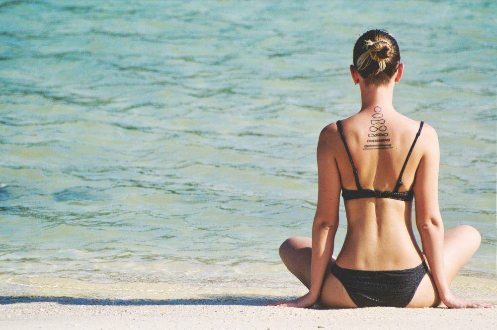 ilustrasi perempuan menggunakan bikini (unsplash.com/Max)