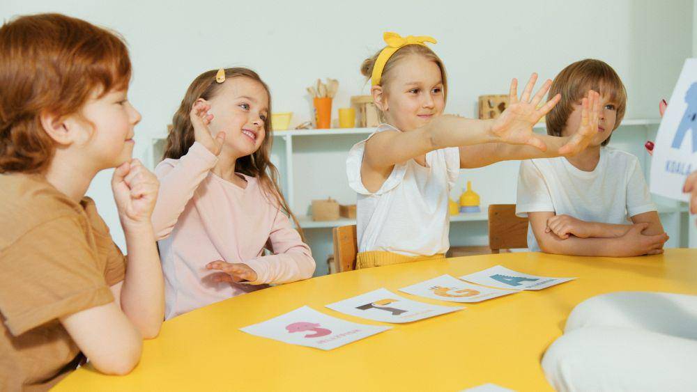 ilustrasi anak-anak sedang belajar (pexels.com/Artem Podrez)