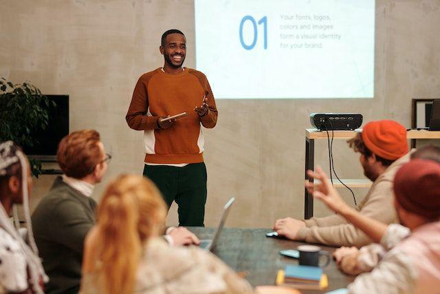 5 Tips Kurangi Tegang Saat Ingin Presentasi di Kantor
