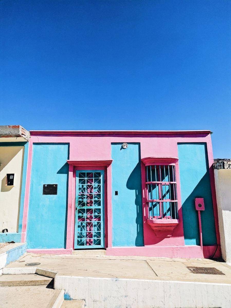 Kombinasi cat biru muda untuk desain rumah (pexels.com/Yoendry Prieto)