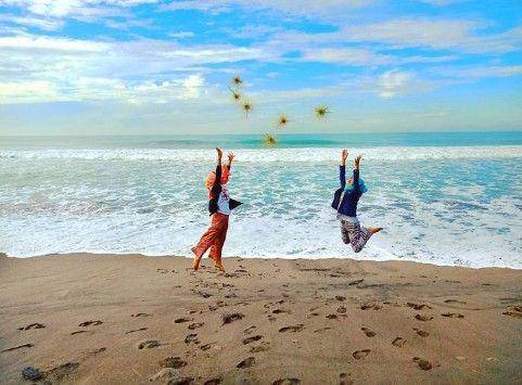 potret pengunjung di pantai bocor Kebumen (instagram.com/nuyzim)
