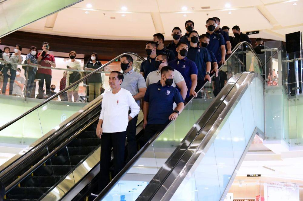 Kunjungi Mal GI, Jokowi Cek Aktivitas Ekonomi Usai Pencabutan PPKM