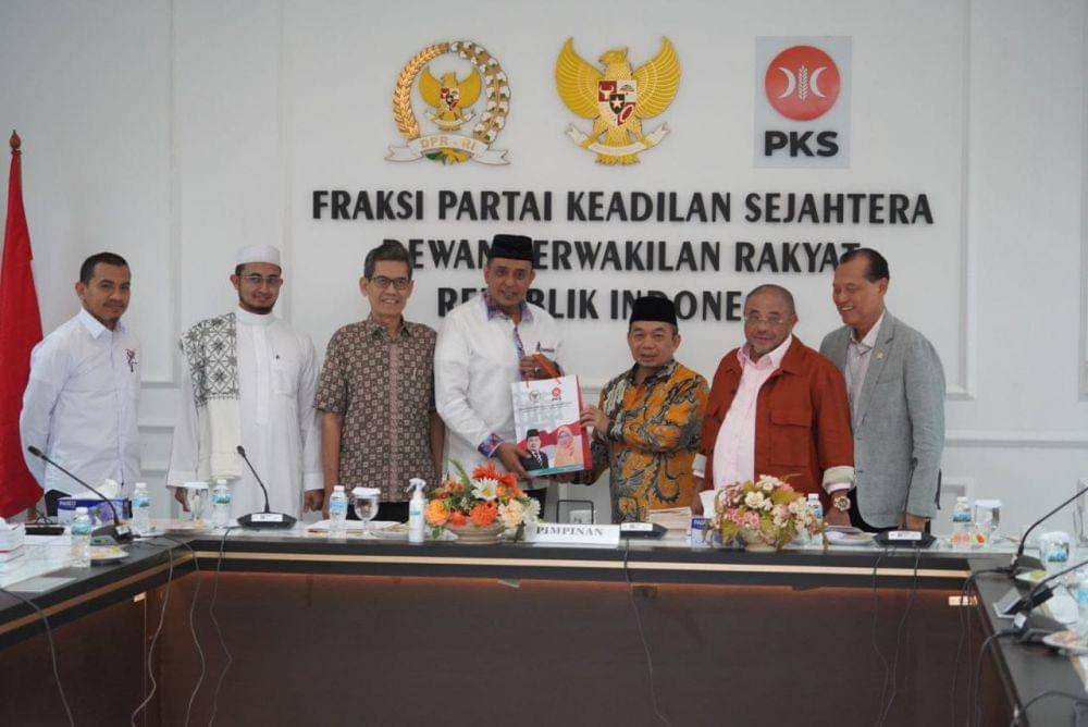 Keluarga Korban KM 50 dan Gerakan Nasional Pengawal Fatwa (GNPF) melakukan audiensi ke Fraksi PKS DPR RI pada Senin (16/1/2023). (Dok/PKS)
