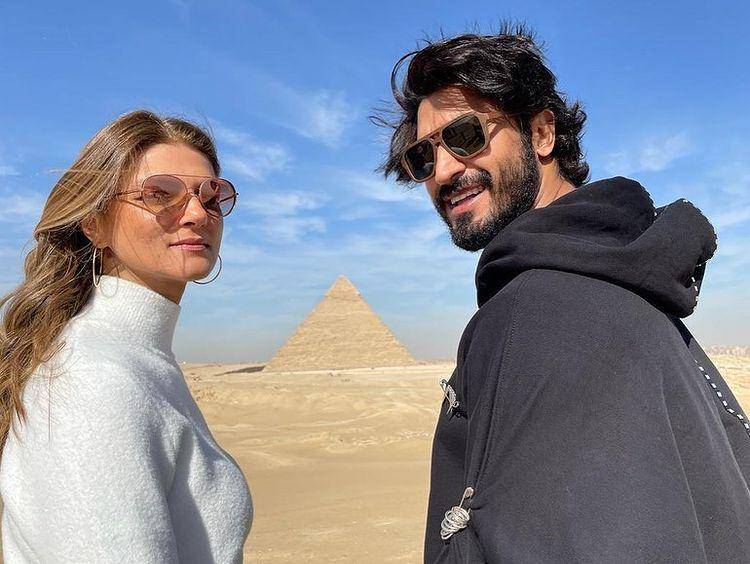 Vidyut Jammwal dan kekasih (instagram.com/nanditamahtani)