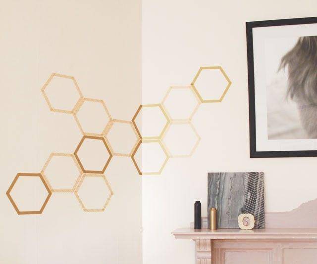 dekorasi dinding dari washi tape berpola honey comb (idlehandsawake.com)