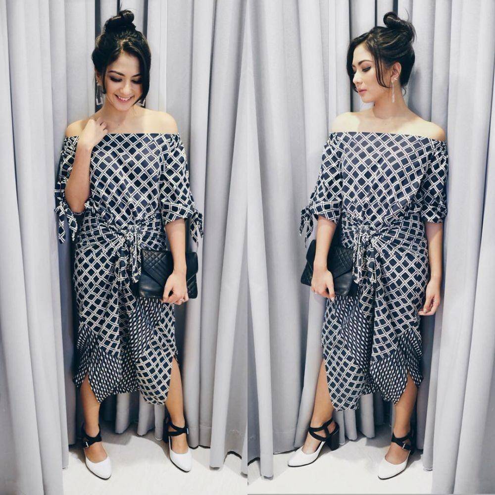 Gaya jumpsuit nuansa monokrom (instagram.com/jscmila)