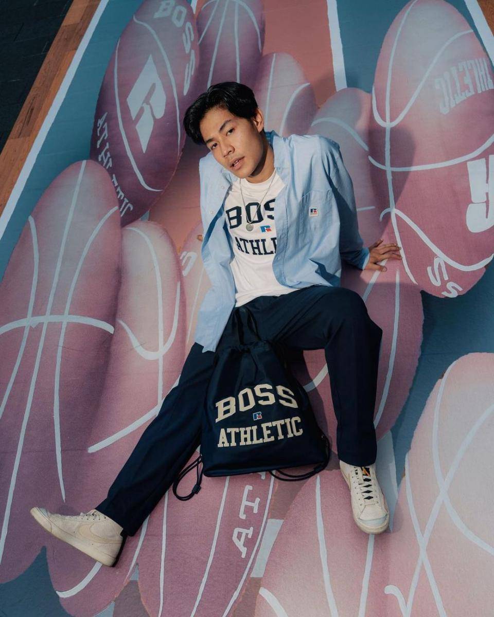 OOTD pakai high top sneakers ala Meerqeen (instagram.com/meerqeen)