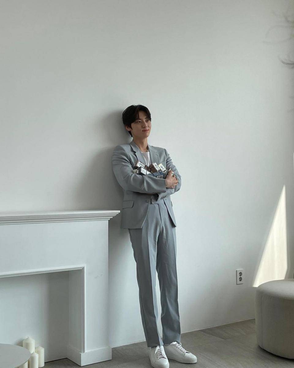 outfit semi formal ala Hwang Min Hyun (instagram.com/optimushwang)