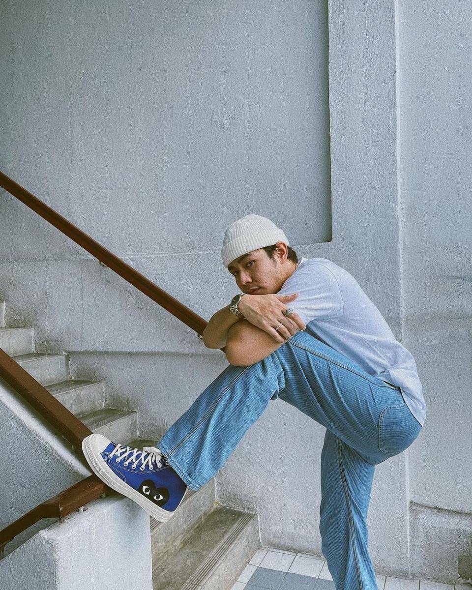 OOTD pakai high top sneakers ala Meerqeen (instagram.com/meerqeen)