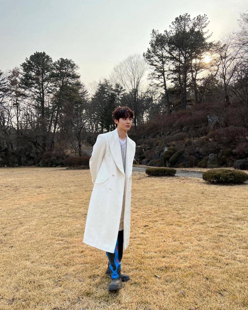 outfit semi formal ala Hwang Min Hyun (instagram.com/optimushwang)