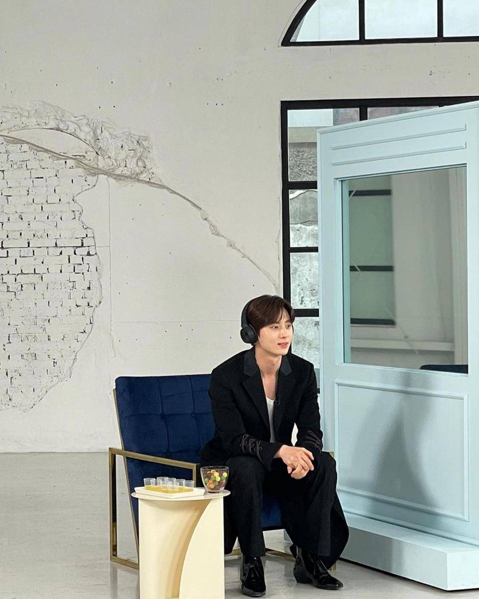 outfit semi formal ala Hwang Min Hyun (instagram.com/optimushwang)