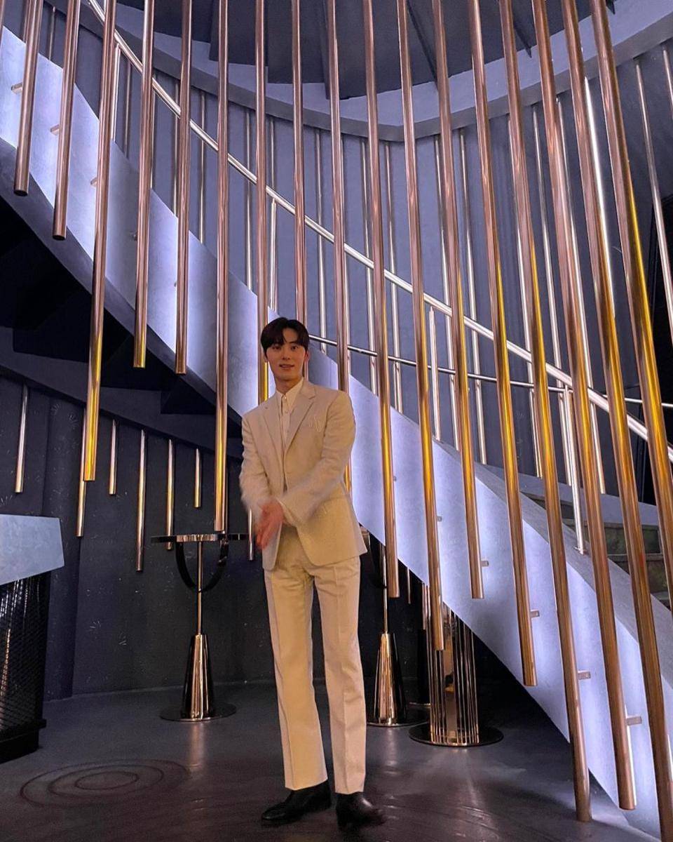 outfit semi formal ala Hwang Min Hyun (instagram.com/optimushwang)