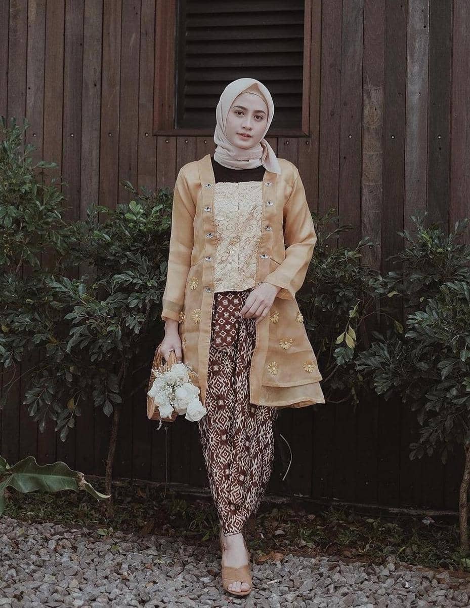 Inspirasi atasan organza earth tone (instagram.com/helminursifah)