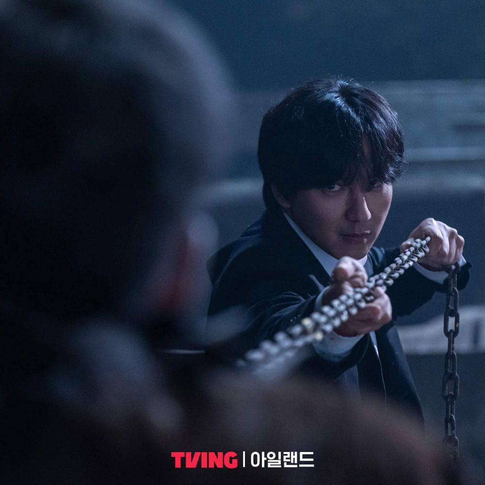 Kim Nam Gil di Island (instagram.com/tving.official)