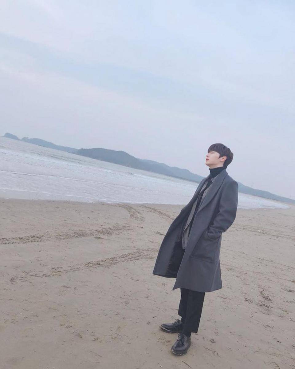 outfit semi formal ala Hwang Min Hyun (instagram.com/optimushwang)