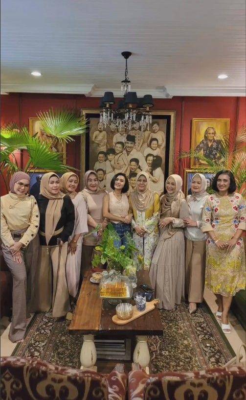arisan di rumah Yuni Shara (Instagram.com/yunishara36)