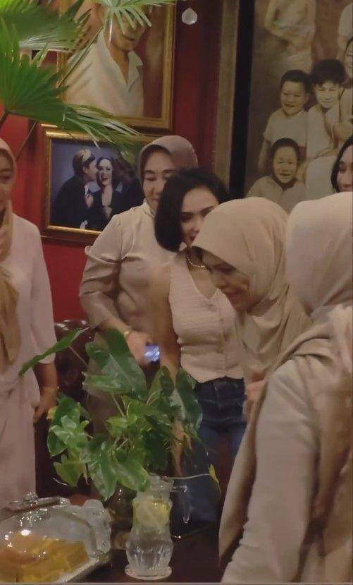 arisan di rumah Yuni Shara (Instagram.com/yunishara36)