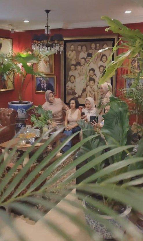 arisan di rumah Yuni Shara (Instagram.com/yunishara36)