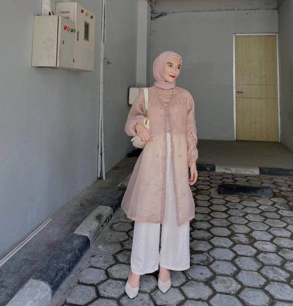 Inspirasi atasan organza earth tone (instagram.com/cutindahsundari)