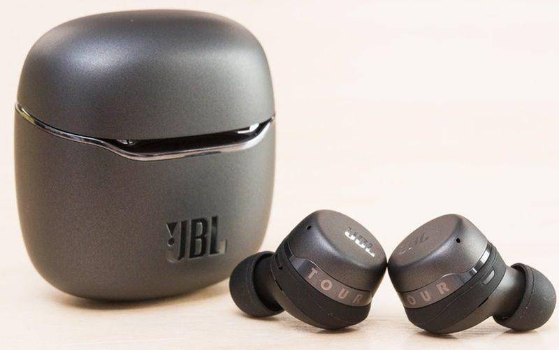 JBL Tour PRO+ (Dok. Youtube.com/Best Seller)