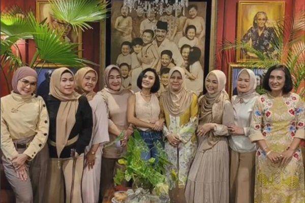 arisan di rumah Yuni Shara (Instagram.com/yunishara36)