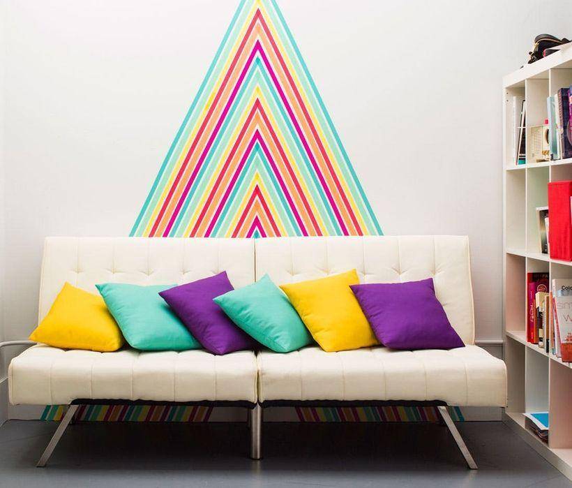 susunan washi tape warna-warni agar dinding tampak eye-catchy (brit.co/Anjelika Temple)