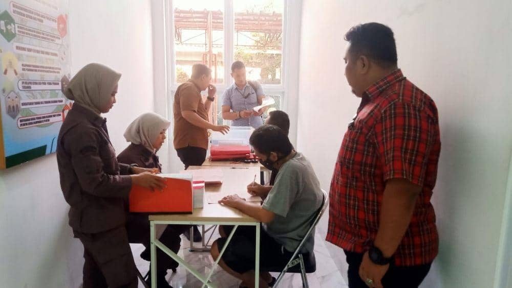 Pelimpahan tahap 2 perkara tindak pidana perbankan PT NSW ke Kejari Metro. (Dok. Polda Lampung).