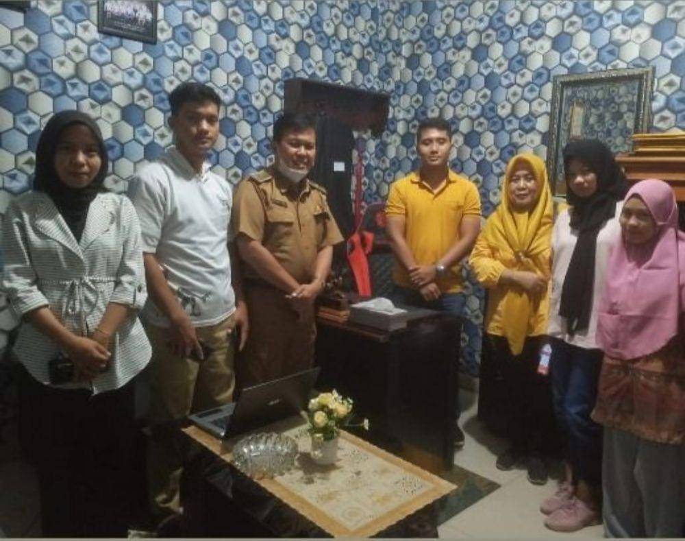 ( Baturaja Cat Rescue (BCR) saat melaporkan kasus penyiksaan hewan kucing ke polisi) IDN Times/Istimewa