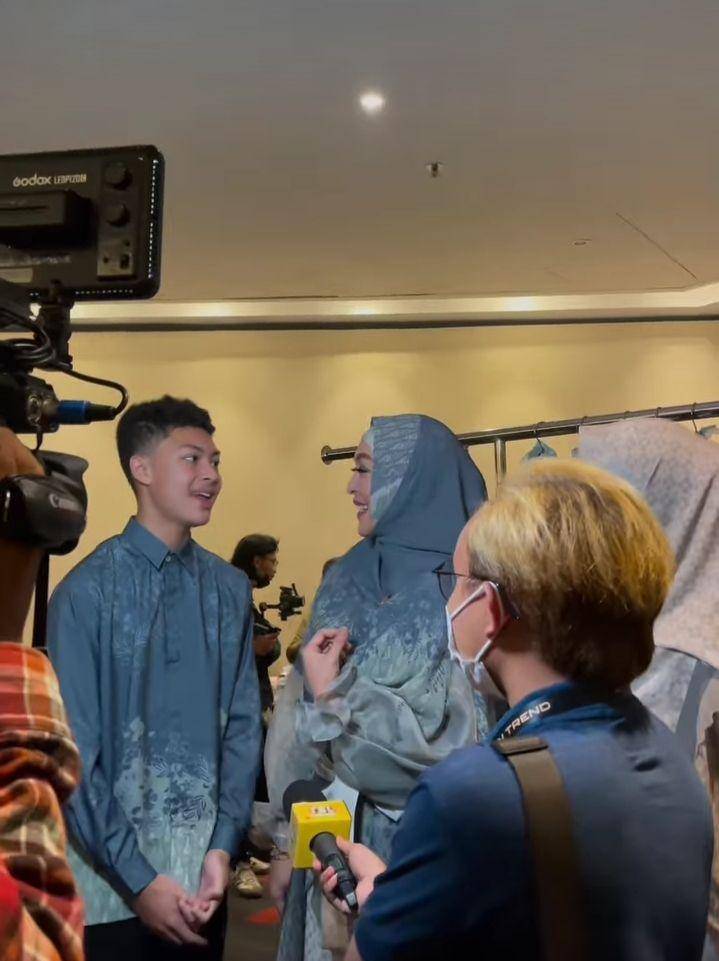 momen catwalk perdana Keanu Massaid (instagram.com/khazamaryam_)