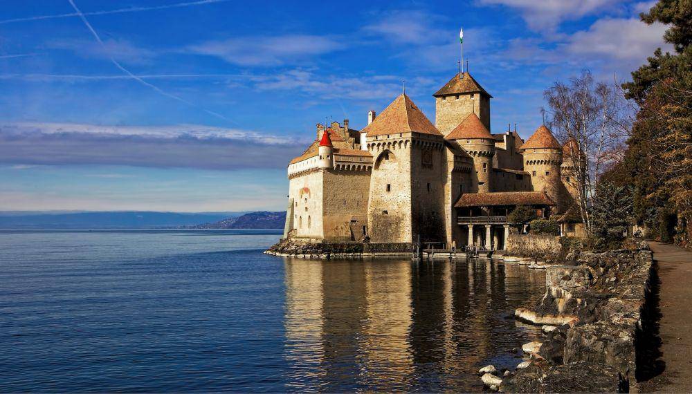 Istana Chillon (unsplash.com/rgaleriacom)